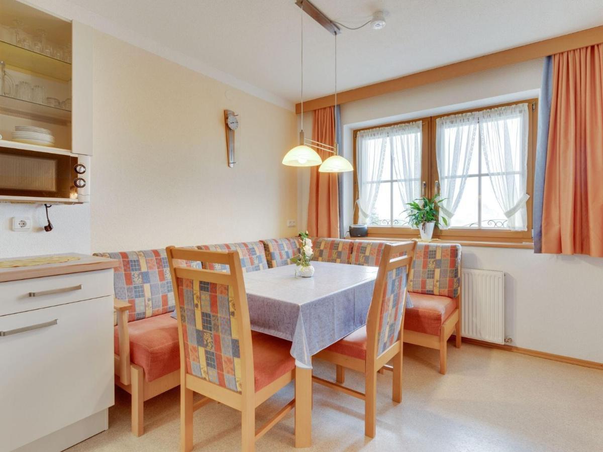 Quaint Apartment In Hainzenberg Near Horbergbahn Eksteriør billede
