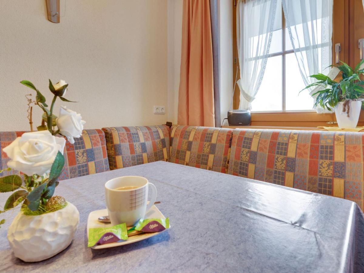Quaint Apartment In Hainzenberg Near Horbergbahn Eksteriør billede